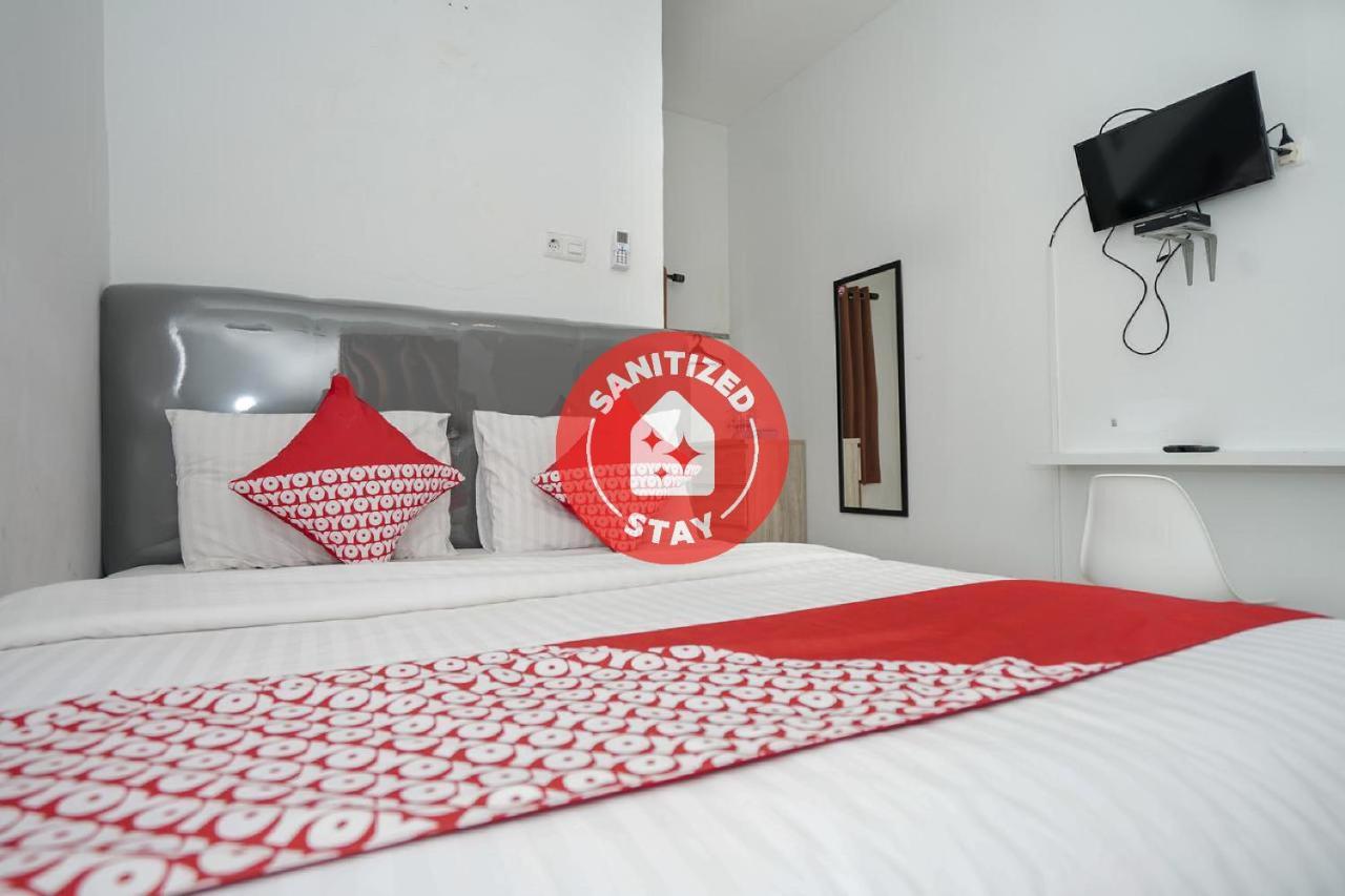 Hotel Oyo 183 The Pipe House Palembang Exterior foto
