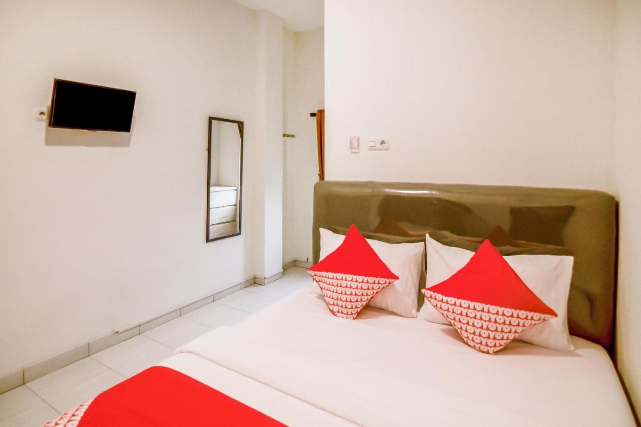Hotel Oyo 183 The Pipe House Palembang Exterior foto