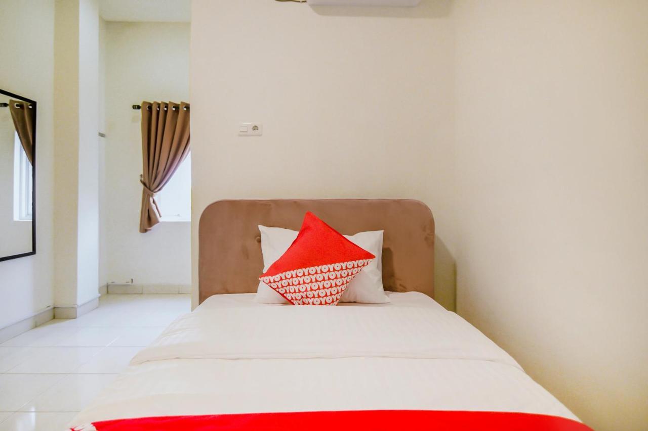 Hotel Oyo 183 The Pipe House Palembang Exterior foto
