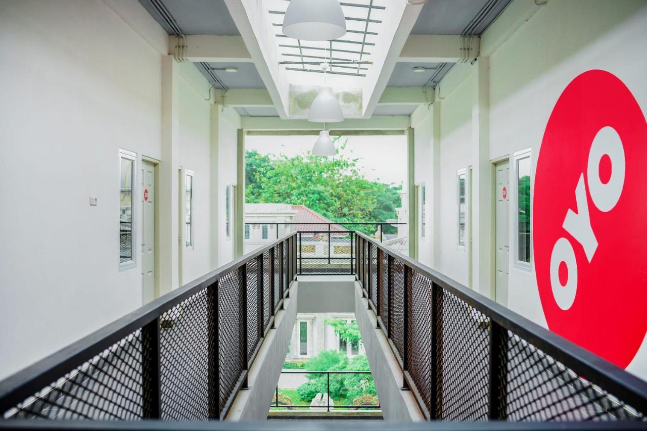 Hotel Oyo 183 The Pipe House Palembang Exterior foto