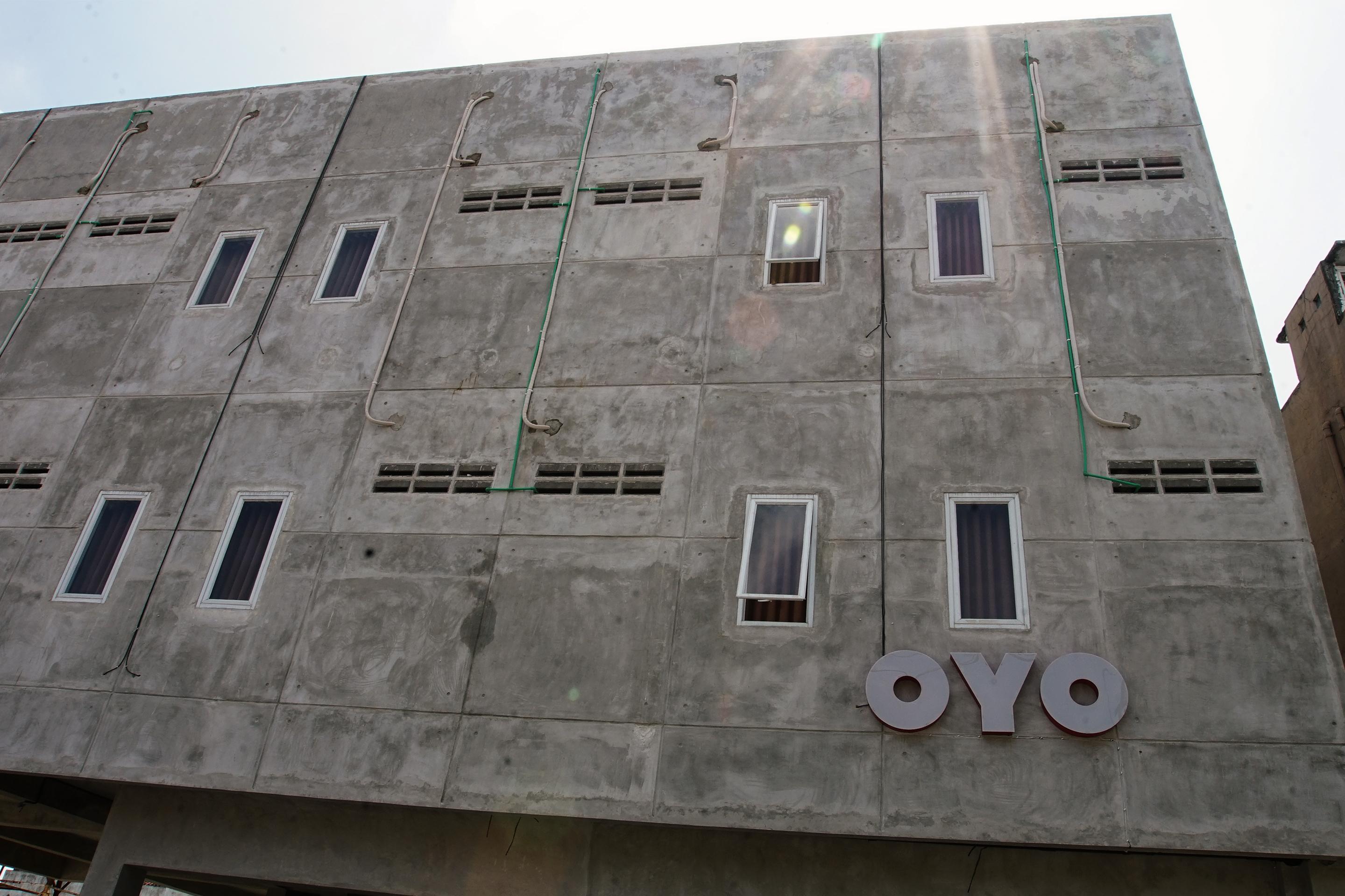 Hotel Oyo 183 The Pipe House Palembang Exterior foto