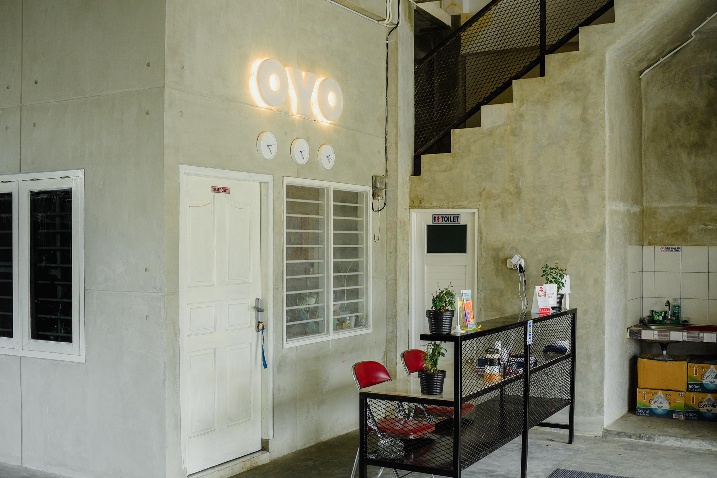 Hotel Oyo 183 The Pipe House Palembang Exterior foto