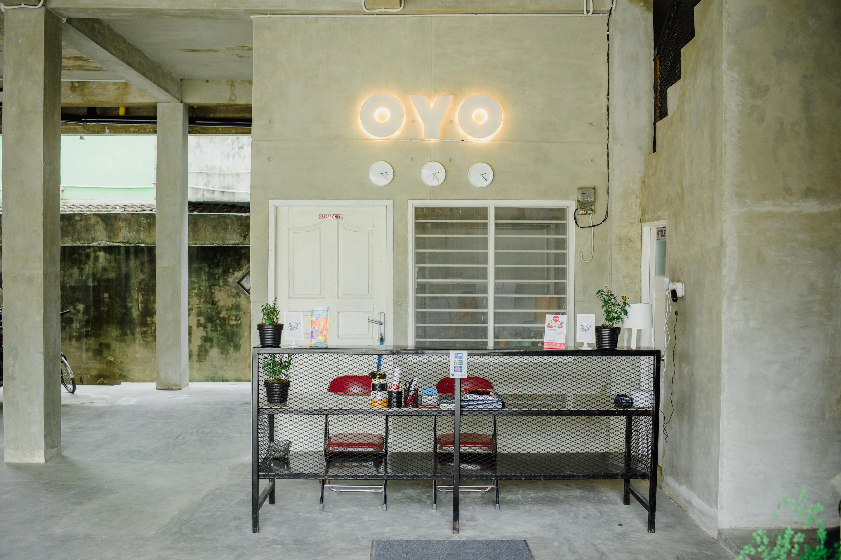Hotel Oyo 183 The Pipe House Palembang Exterior foto