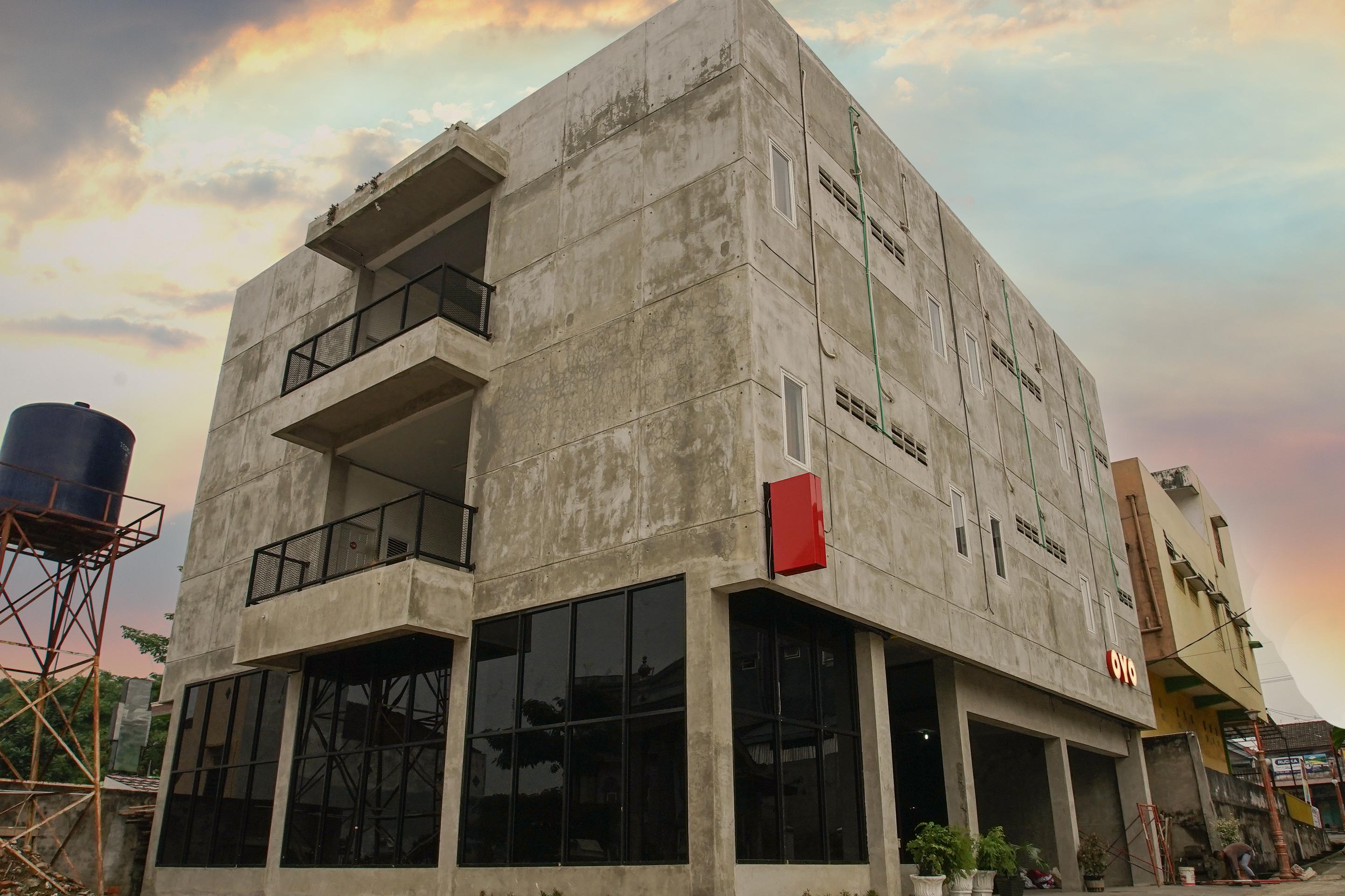 Hotel Oyo 183 The Pipe House Palembang Exterior foto