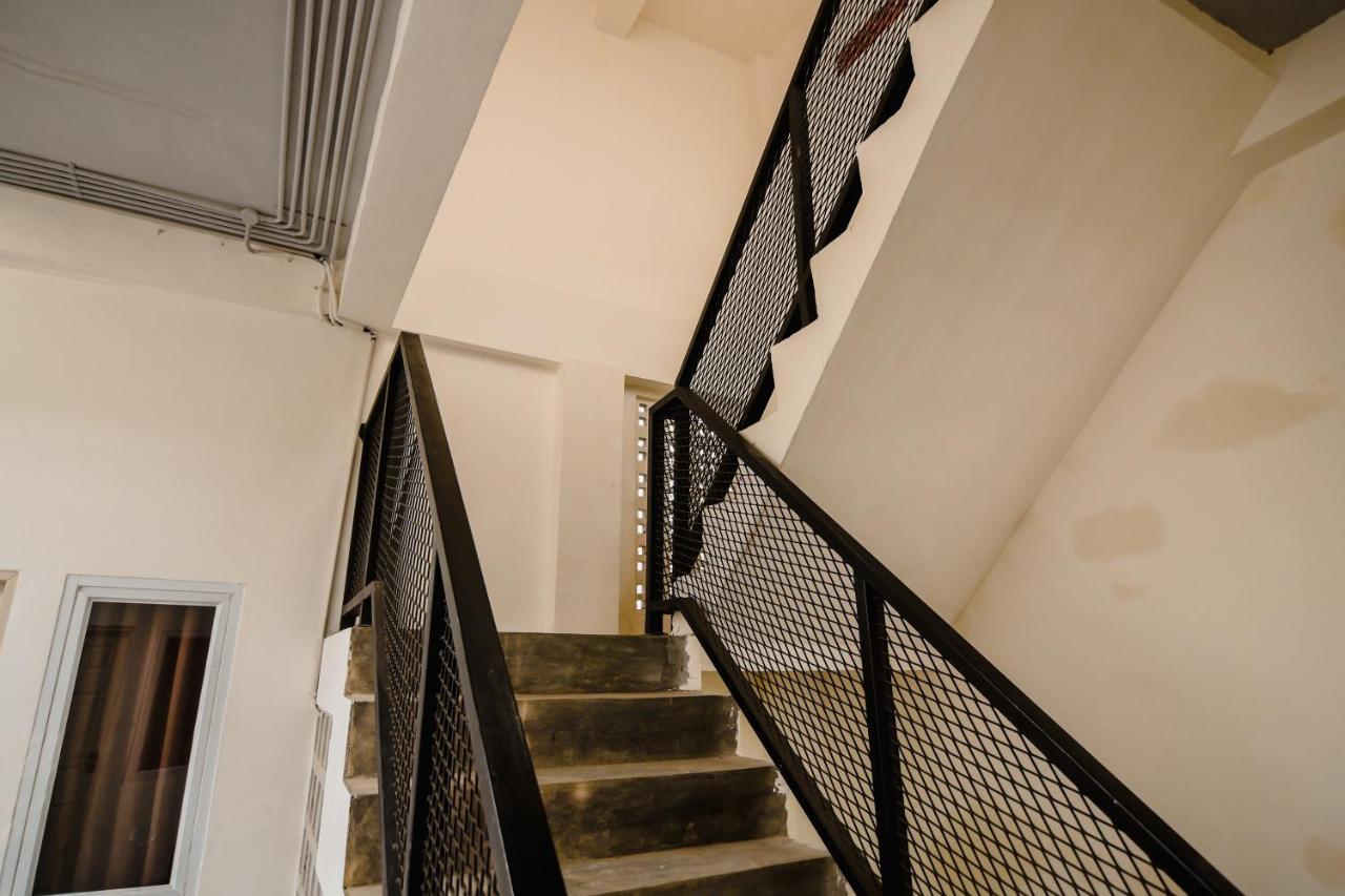 Hotel Oyo 183 The Pipe House Palembang Exterior foto