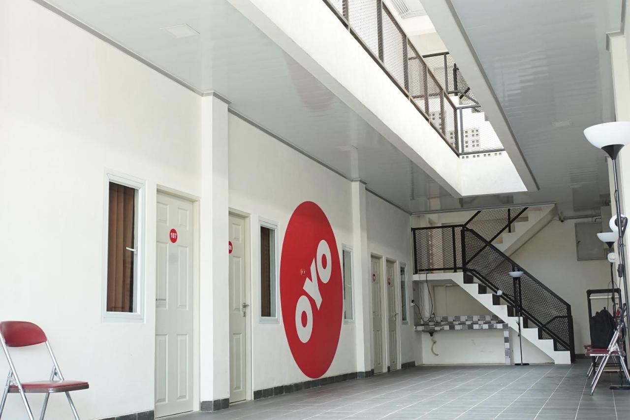 Hotel Oyo 183 The Pipe House Palembang Exterior foto