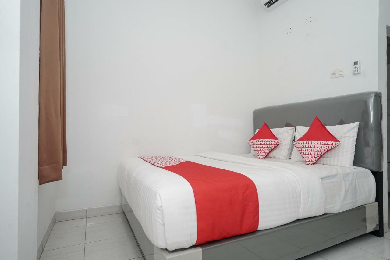 Hotel Oyo 183 The Pipe House Palembang Exterior foto